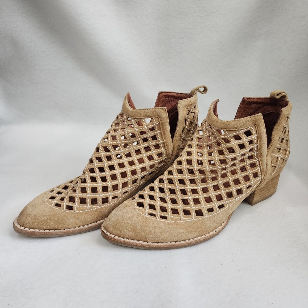 Jeffrey Campbell Taggart Womens US 8 Bootie Beige Suede Laser Cut Ankle Boots